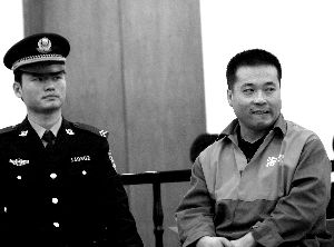 男子被控收号贩子10万元保护费 辩称系合作关系--中国国情手册