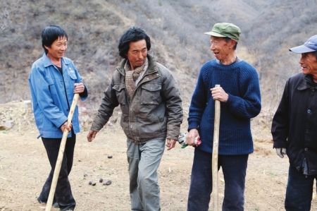 北大教师夫妇遁入深山十几年 追求原生态(组图)--中国国情