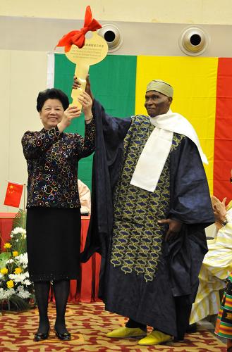 中国向塞内加尔移交援建的国家大剧院--中国国情