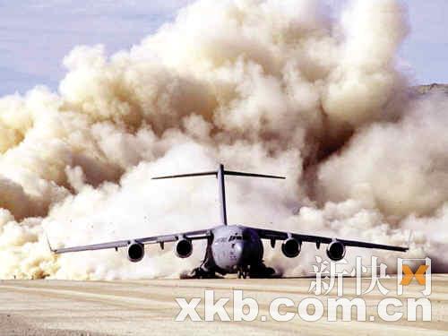 美军用机场航管人员失误 致总统夫人专机险被撞--中国国情网
