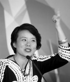 龚琳娜再谈神曲《忐忑》:你看他们模仿得多快乐--中国国情