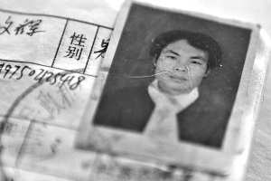 男子欲救子劫持红基会人员 曾卖血凑医药费(图)--中国国情