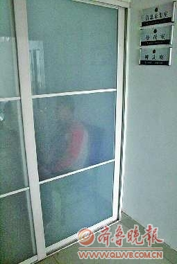 内向小伙生活不顺致脾气暴戾 专家建议排解压力--中国国情