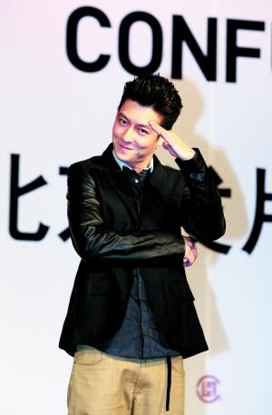 陈冠希回归想当青年人榜样 称经历改变人生态度--中国国情网