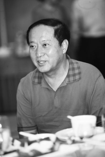 牛群低调退休:不后悔当县长的5年 想早点抱孙子--中国国情网