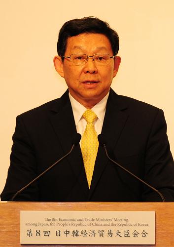 中日韩三国经贸部长会见记者--中国国情网