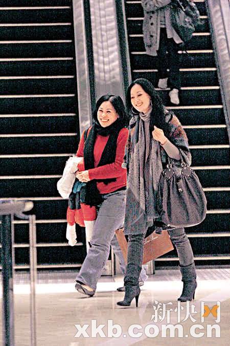 钟嘉晴不满章小蕙好友提自己家事 怒斥其没资格--中国国情