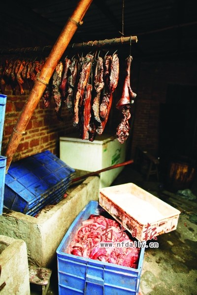 广州死猪拌剧毒农药腌制腊肉曝光 作坊已经营多年--中国国情网