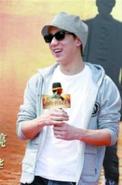 房祖名笑谈成龙财产“裸捐”:老妈比老爸有钱--中国国情