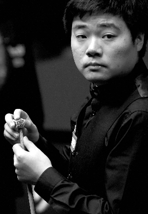 丁俊晖错失好局不敌特鲁姆普 球王、皇帝赞小晖--中国国情手册
