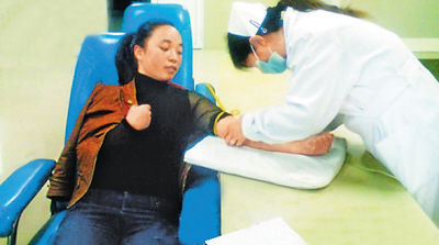 女村官因病人急需稀有血型奔波200公里献血(图)--中国国情手册
