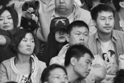 范冰冰低调看滚石演唱会 戴鸭舌帽拒被拍照(图)--中国国情