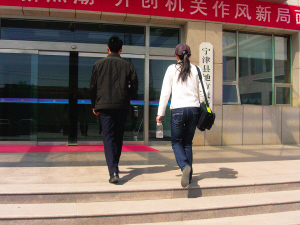 山东宁津建毕业生暗访队治庸政曝光7名一把手--中国国情网