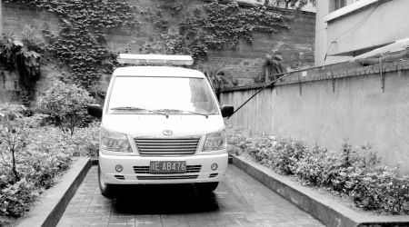 救护车被指变身“职工接送车”续:院长称属实--中国国情手册
