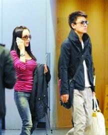 图文:李小璐贾乃亮被曝订婚 同回老家“见家长”--中国国情手册