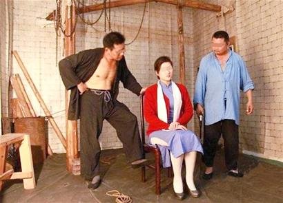 网传女大学生“江姐受刑图”重师大辟谣--中国国情