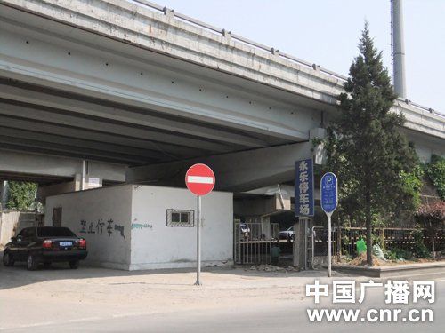 北京一停车场称配合城管执法扣三轮车 城管否认--中国国情网