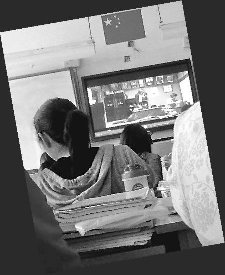 80后“潮老师”放爱情视频激励学生考清华--中国国情手册