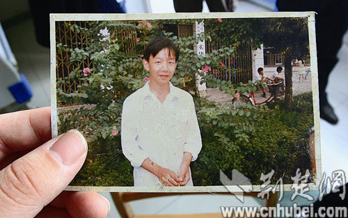 大学男生肄业后玩网游成瘾 病重被抬回家--中国国情