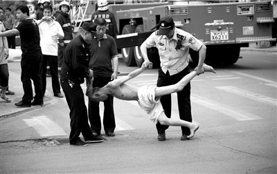 70岁老人试图寻短见被救(图)--中国国情网