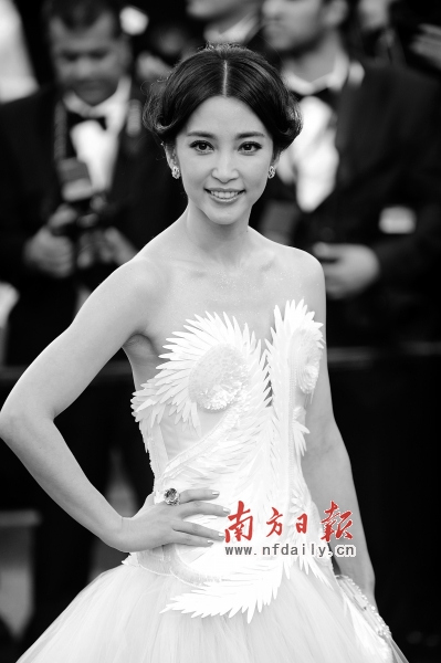 李冰冰谈感情:爱情是疯子,它来了你就变成傻子--中国国情手册