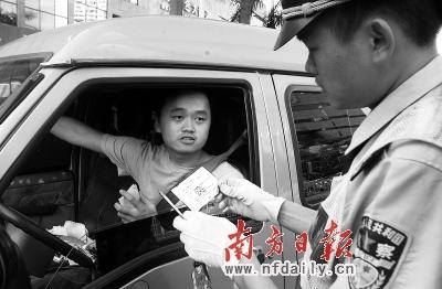 缓解扎堆换领黄绿标 深圳各检测站延长时间--中国国情网