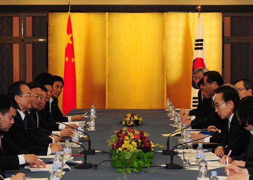 温家宝会见韩国总统李明博--中国国情