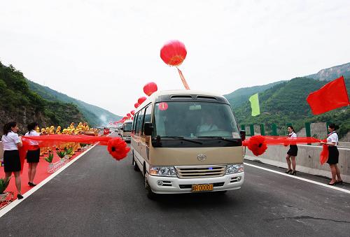 广陕高速公路正式竣工通车--中国国情