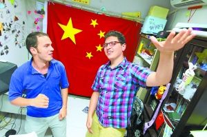 外籍小伙给北京写情歌走红网络(组图)--中国国情手册