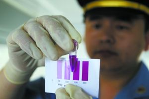 北京数家商户违规用硫磺熏蒸生姜后批发--中国国情网