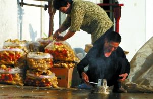 北京数家商户违规用硫磺熏蒸生姜后批发--中国国情网