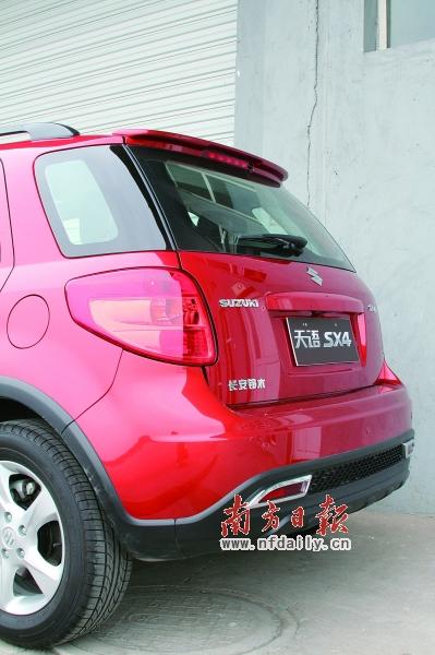 混血精灵——试驾2011款天语SX4--中国国情网