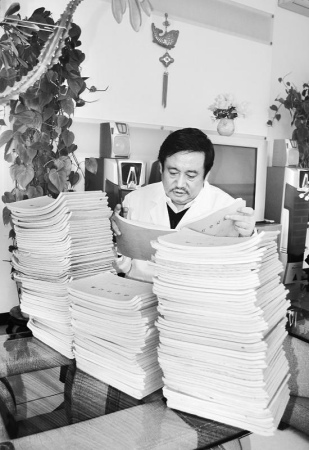 村医24年为36万村民建病历档案 被赞身边的120--中国国情手册