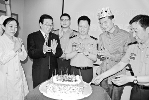 中国首例换肠人已存活12年 曾有剧烈排斥反应(图)--中国国情