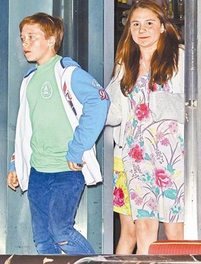 贝克汉姆12岁长子布鲁克林与女孩约会被拍(图)--中国国情手册