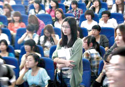 郭敬明被批摆架子欺骗大学生 回应:互动环境太差--中国国情