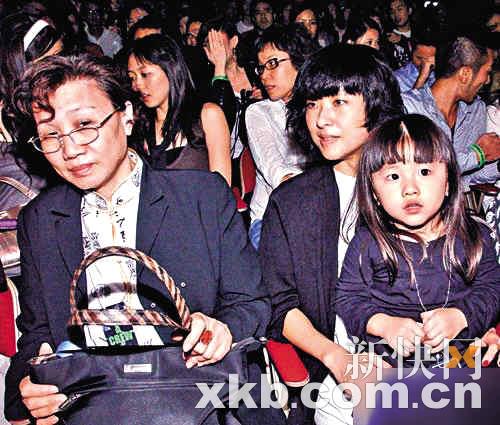 陈奕迅外婆病逝 不惜请假回港奔丧(图)--中国国情网