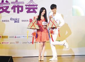 罗志祥称将向女友逼婚 叫架直升机挂标语示爱--中国国情网