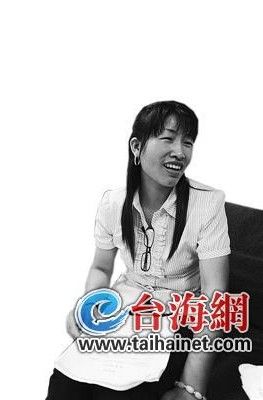 女驾驶员白天开吊车晚上写小说--中国国情