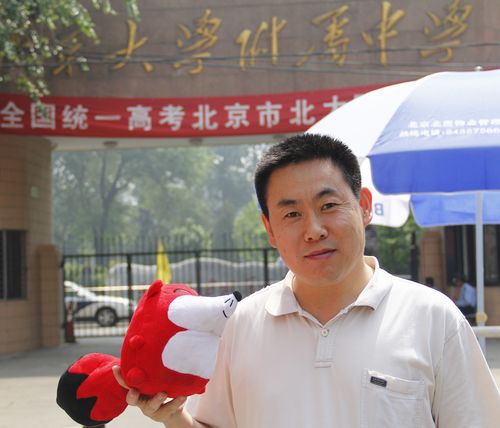 【搜狐独家】高考家长:报志愿和高考目的的困惑--中国国情网