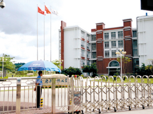 南科大学子无一参加高考 朱清时称将重开课--中国国情