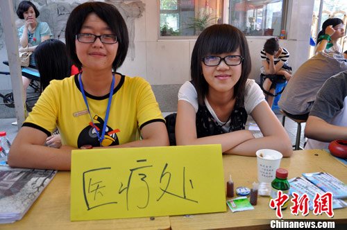 27省区市高考结束 考生很放松家长吁调整时间--中国国情网