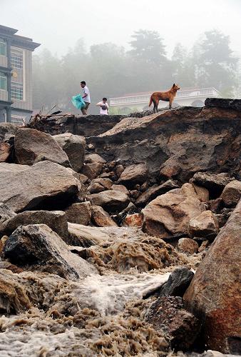 湖南岳阳发生山洪泥石流 已造成18人死亡28人失踪--中国国情