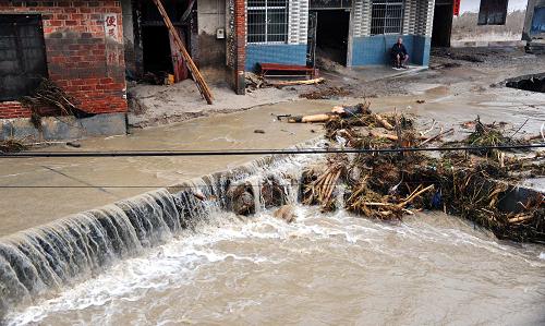 湖南岳阳发生山洪泥石流 已造成18人死亡28人失踪--中国国情