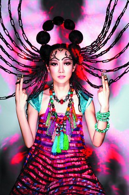 萨顶顶最新写真曝光 服饰惊艳绝美似仙子(图)--中国国情手册