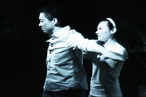 相亲节目玩私奔 男女嘉宾密室互摸96小时找真爱--中国国情网