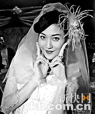 李彩桦感情状况改已婚 大秀婚纱照引猜想(图)--中国国情网