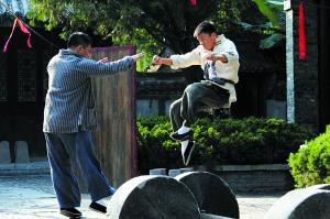 王宝强《板凳》“打”破憨傻形象 变打星露范儿--中国国情手册