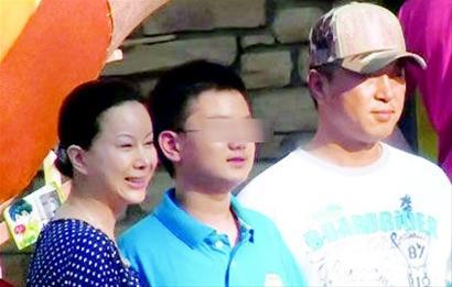 满文军昔日当庭指认妻子吸毒 今一家三口亲密如常--中国国情网