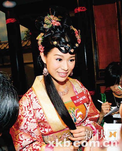胡杏儿与黄宗泽住同栋楼 否认为方便两人见面--中国国情手册